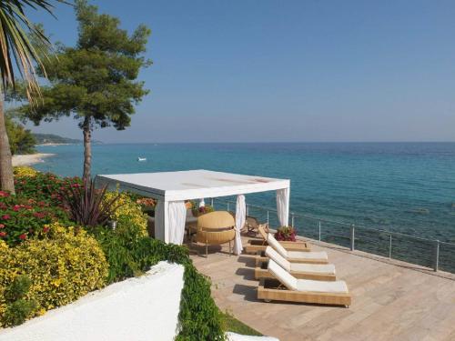 Royal Luxury Villa by AKTIS VILLAS