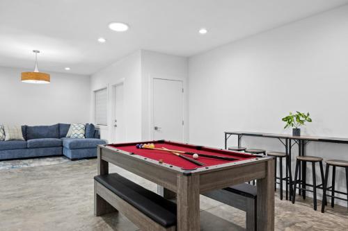 a living room with a pool table in it at Paradise View 4br Fall Retreat Firepit Dogs in Young Harris