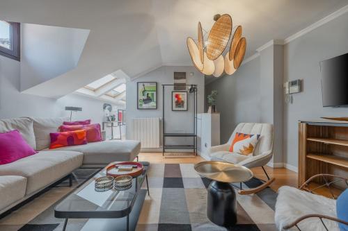 3 min walk - Puerta del Sol - AC Every Room - Desk