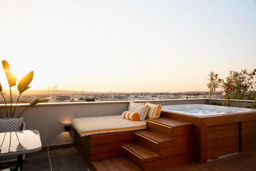 Balkón nebo terasa v ubytování Penthouse studio with jacuzzi