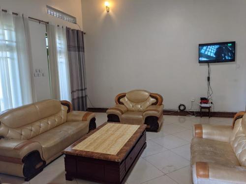 Χώρος καθιστικού στο Kigombe River Motel