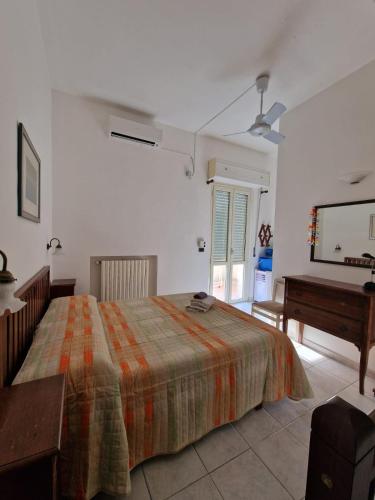 a bedroom with a bed and a piano at appartamento a due passi dal mare in Francavilla al Mare