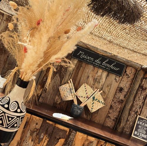 a display of feathers and other items on a wooden bench at Domaine FINCA LESSYA, Lodge insolite & SPA in Mauguio