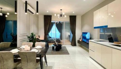 Kuchyň nebo kuchyňský kout v ubytování QUILL RESIDENCE KUALA LUMPUR CITY By AZMILA EMPIRE