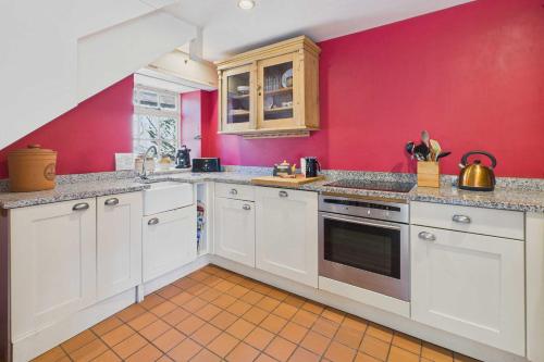 Kuchyň nebo kuchyňský kout v ubytování Host & Stay - Stonecrop Cottage