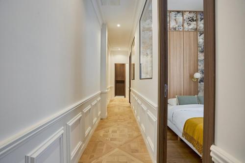 Apartment on the Champs Elysees
