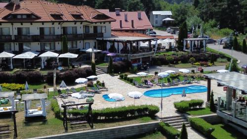 an aerial view of a resort with a pool and umbrellas at Family Hotel Eterno in Tsigov Chark