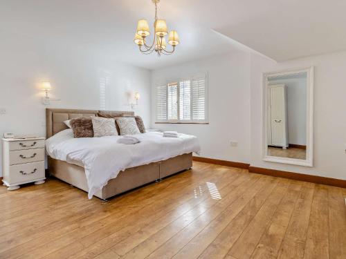 Ένα ή περισσότερα κρεβάτια σε δωμάτιο στο 4 Bed in Llanidloes 95968