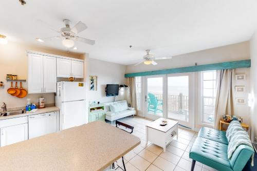 Gallery image of Flip Flop Island #203DS-H in Hatteras