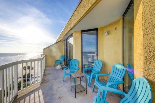 En balkon eller terrasse på Charleston Oceanfront Villas 420