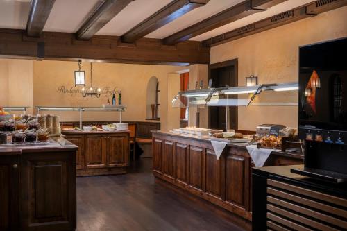 Kuchyň nebo kuchyňský kout v ubytování Hotel Klösterle Nördlingen - in Kürze elaya hotel kloesterle noerdlingen