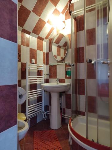 Un baño de PENSIUNEA DORINA