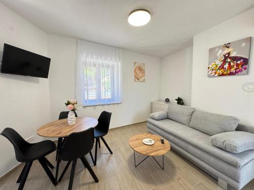 Flowers Apartments Pula, city center