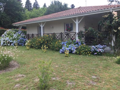 Villa avec grand jardin pour 6 personnes proche lac et océan