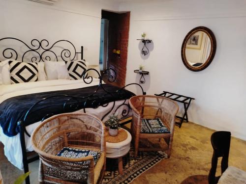 Area soggiorno di 84 on Fourth Guest House