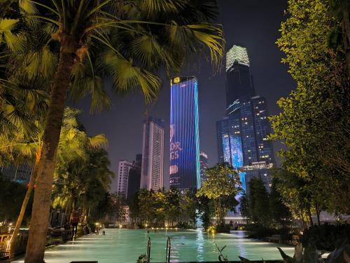 Bazén v ubytování Bukit Bintang Agile Residence TRX nebo v jeho okolí