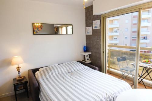 Beautiful studio with balcony - near beach