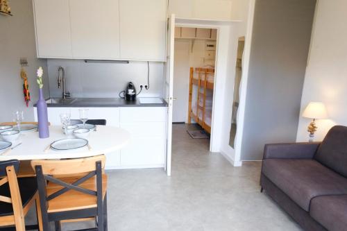 Beautiful studio with balcony - near beach