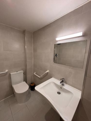 Koupelna v ubytování Logements Louis RICARD