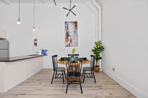 Φωτογραφία από το άλμπουμ του Lofts at Kearny - Rustic Chic 1-3BR Lofts with Quick NYC Access & On-Site Gym σε Kearny