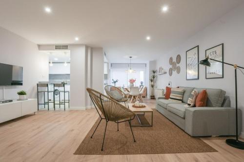 Renovated with pool -2Bedrooms 2Baths-Chamberí