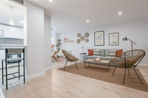 Renovated with pool -2Bedrooms 2Baths-Chamberí