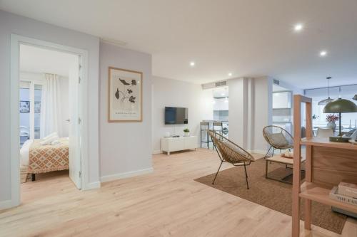 Renovated with pool -2Bedrooms 2Baths-Chamberí