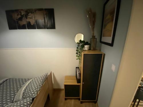 Postel nebo postele na pokoji v ubytování Sympathique logement en rez-de-chaussé, de 21m 2