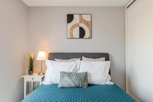 Stylish & Bright Apartment by HostWise