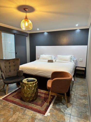 Ένα ή περισσότερα κρεβάτια σε δωμάτιο στο Yinjwasi Hill guest house