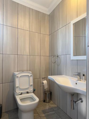 Ένα μπάνιο στο Yinjwasi Hill guest house