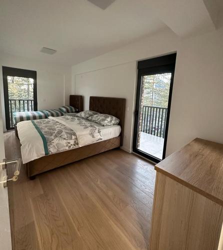 Una cama o camas en una habitación de Ideal apartman Zlatibor
