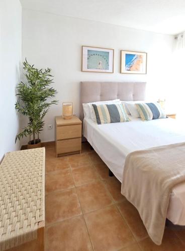 Ένα ή περισσότερα κρεβάτια σε δωμάτιο στο Albir Holidays Font Rotja