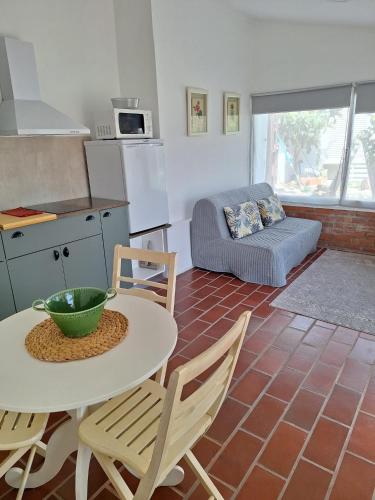 a kitchen and living room with a table and chairs at Casa Adega Do Mosteiro - Turismo Rural in Caldas da Rainha