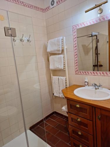 a bathroom with a shower and a sink and a mirror at Casa Adega Do Mosteiro - Turismo Rural in Caldas da Rainha