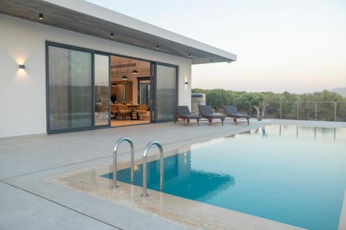 a house with a swimming pool on a roof at Antiope Retreat in Pitsidia