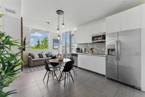 a kitchen and living room with a table and chairs at MILLA South Beach in Miami Beach