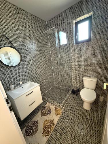 Ένα μπάνιο στο Villa Selena