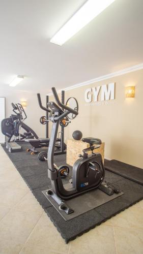 a row of exercise bikes in a gym at Casa Quadra Dique in Faro