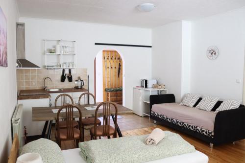 Ein Bett oder Betten in einem Zimmer der Unterkunft Apartmány u řeky Nežárky