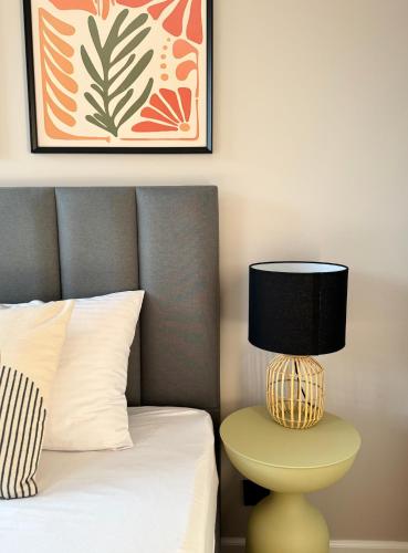 Μια τηλεόραση ή/και κέντρο ψυχαγωγίας στο Apartamenty K17 Stare Miasto