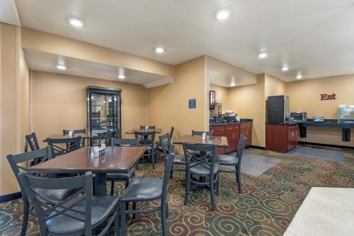 Εστιατόριο ή άλλο μέρος για φαγητό στο Red Roof Inn Charlestown
