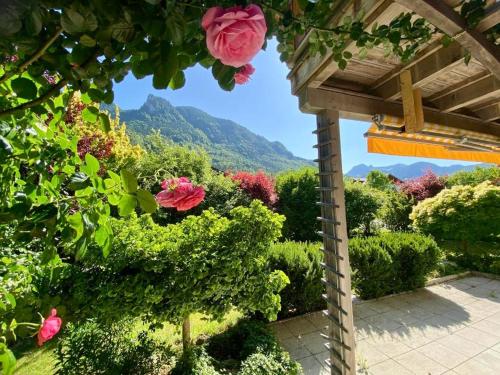 a view of a garden from a pergola at Maiwand in Flintsbach am Inn