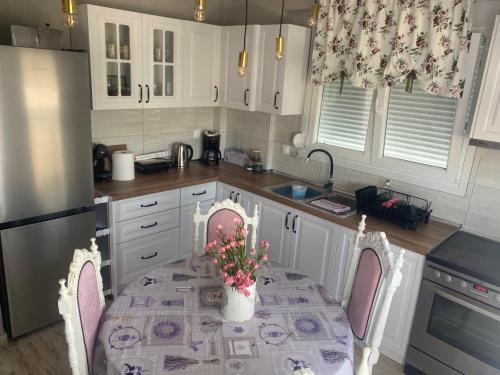 Dapur atau dapur kecil di Art Apartment