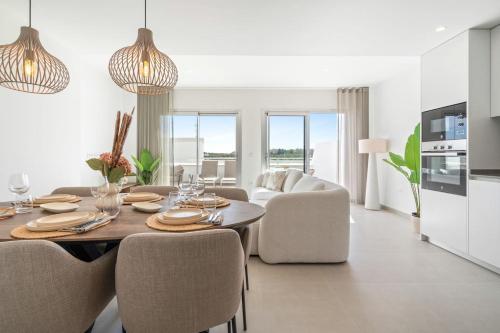 Ultimate Rentals - Coastal Comfort - Pool And Views in Oceana Gardens photo 6