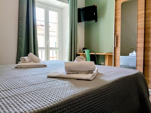 a bedroom with a bed with towels on it at Casa Nina in Toirano