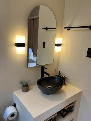 a bathroom with a black sink and a mirror at Villa Privada con Piscina - Playas del Atlantico in Tubará