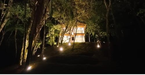 Taman di luar DA MATA Chalés