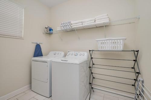 Free Waterpark Game Room Heated Pool 6MI Disney photo 30