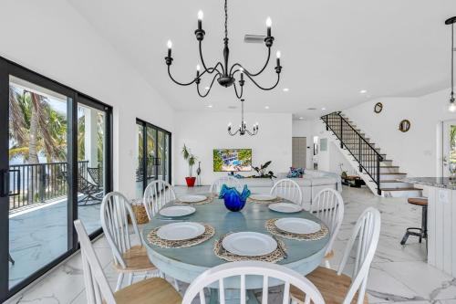 a dining room with a blue table and white chairs at Horizon in Marathon